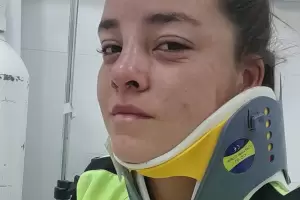 rbitra fue brutalmente agredida por una futbolista en medio de un partido en Crdoba