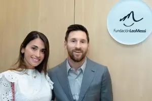 Lionel Messi visit junto a Antonela Roccuzzo la clnica para chicos con cncer que ayud a construir