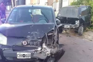 Choc a un auto estacionado y se dio a la fuga