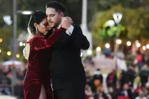 La ciudad se visti de color con "La Noche de los Paseos"