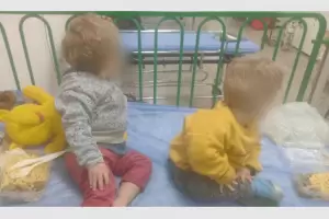 Hallan a dos ni�os en aparente estado de abandono en una vivienda en C�rdoba