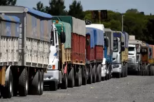 Transportistas tucumanos paralizan cargas en la regin por el faltante de gasoil