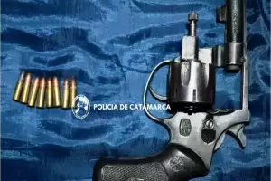 Amenaz con dispararle a su hijo