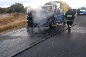 Voraz incendi consumi un camin en la Circunvalacin