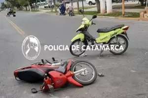 Un joven result lesionado en un siniestro vial
