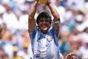 Subastan otra ic�nica camiseta de Maradona en el Mundial 1986, pero recaudar�an 600 veces menos