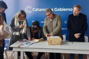 Jalil realiz la apertura de sobres para el Gasoducto Lavalle-Catamarca