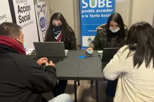 Oficinas mviles recorren diferentes puntos del Valle Central para realizar cargas del beneficio de Tarifa Social