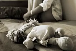 Madre ech a su hija de su casa porque acus a su pareja de abusar de ella mientras dorma