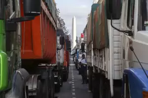 Por la falta de gasoil, los transportistas se concentran en el Obelisco a partir del medioda