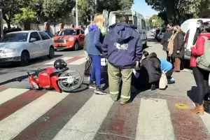 Una motocicleta protagoniz un siniestro vial a la salida de una escuela