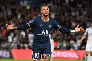 Neymar empieza a perder su lugar en el PSG y en Santos buscan su retorno