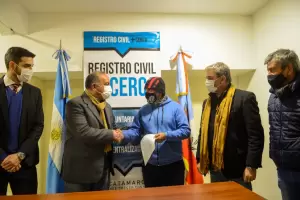 Recibieron el documento de identidad luego de pasar a�os indocumentados