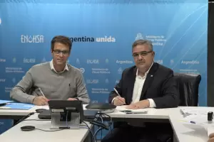 Ral Jalil firm un convenio con ENOHSA para realizar obras de saneamiento en la provincia