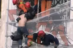 Dramtico operativo en el Congreso: un hombre se trep a un andamio y amenazaba con tirarse