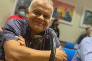 Le dispararon a un concejal para robarle el auto