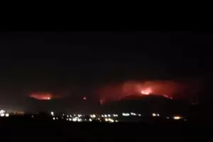 Andalgal: El Incendio Forestal en los cerros continua incontrolable