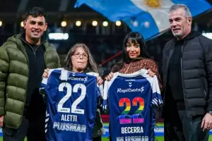 Gimnasia La Plata hizo socia honoraria a Mara Becerra