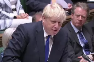 El gobierno de Boris Johnson en crisis: renunciaron 16 integrantes del gabinete britnico