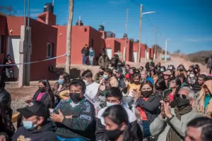 El Gobernador entregr nuevas viviendas en Las Juntas y realiz anuncios de obras