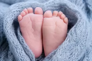 Nueva Zelanda gan la batalla legal y el beb de padres antivacunas ser operado