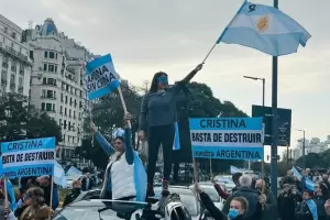 Con gran convocatoria, comenz� el Banderazo en protesta contra el Gobierno en todo el pa�s