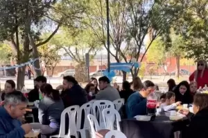 El radicalismo organiz una locreada Patria  en la plaza Hiplito Yrigoyen