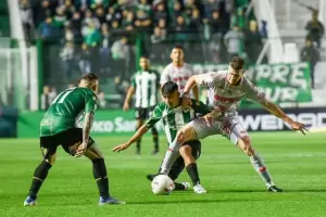 Unin le gan 3 a 2 a Banfield y es puntero de La Liga