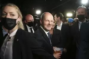 Polmica en Alemania: mujeres denunciaron haber sido drogadas en una fiesta del partido de Olaf Scholz