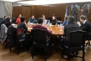 Batakis avanza en sus primeras medidas: convoc a funcionarios de Desarrollo Productivo, la AFIP y el Banco Nacin