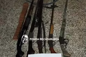 Arrestaron a cinco hombres y secuestraron cinco escopetas