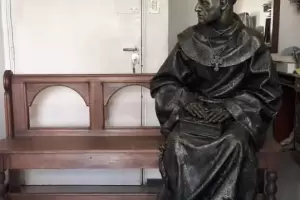 Donaron una imagen del Beato Esqui a la parroquia San Jos de Piedra Blanca