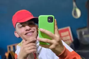 El cantante de cumbia Lucas Joel se justific por destruir un auto con un bate: "A mi mam no la toca nadie"