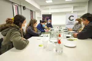 Trabajo recibi a los pediatras que sostienen el pedido de aumento salarial