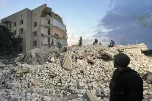 Al menos 12 muertos por bombardeo ruso en una ciudad del centro de Ucrania