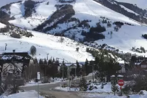 Ro Negro: Rescataron a un nio que haba quedado atrapado bajo dos metros de nieve