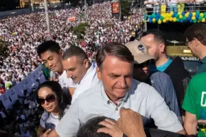 Campaa presidencial en Brasil: Bolsonaro y Lula da Silva llevan chaleco antibalas en sus actos electorales