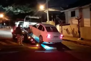 Un polic�a recorri� 70 kil�metros para buscar casa por casa a su familia y los asesin�