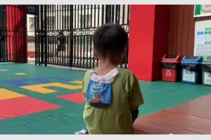 China: abandon a su hijo de 5 aos en la guardera tras descubrir que no era su padre biolgico