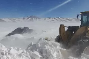 Rescataron a una familia cordobesa que estuvo varada cuatro das bajo nieve en Fiambal