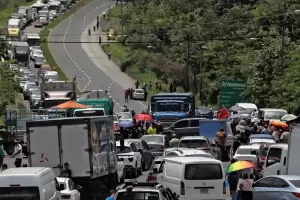 Vuelve la calma a Panam: acordaron la baja del precio de los combustibles y se despejaron las rutas