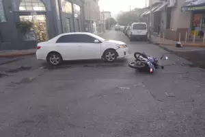 Choque en pleno centro: el motociclista fue trasladado el "San Juan"