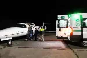 Avin sanitario traslad de emergencia a un beb de 4 das de vida