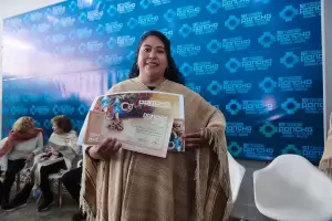 Una tejedora oriunda de Laguna Blanca gan el premio al Mejor Poncho 2022