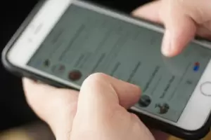 Detuvieron a dos jvenes por clonar una cuenta de WhatsApp y estafar por un milln de pesos