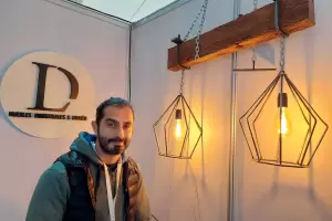 El emprendimiento de muebles en hierro y madera que participa por primera vez del Poncho