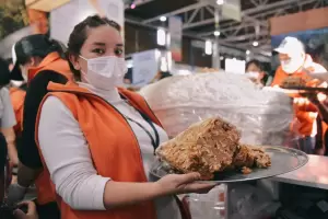 Compartieron con el pblico la nuez confitada ms grande del mundo que realiz La Puerta