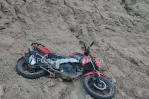Un joven protagoniz un fuerte accidente en moto en Beln