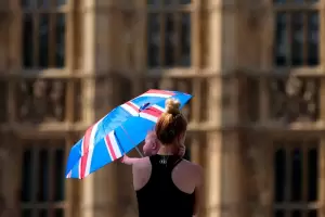 Se extiende la ola de calor en Gran Bretaa y estallan incendios en Londres