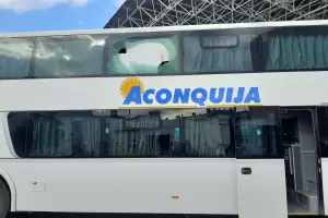 Un colectivo con pasajeros fue apedreado en Ruta Nacional 38